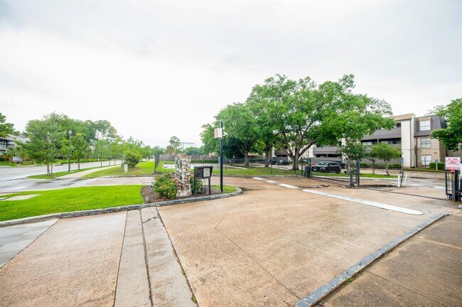 Foto del edificio - 3005 Walnut Bend Ln