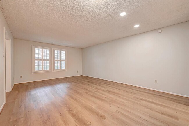 Foto del edificio - 14343 Misty Meadow Ln