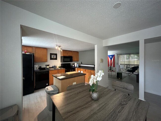 Foto del edificio - 1810 NW 23rd Blvd