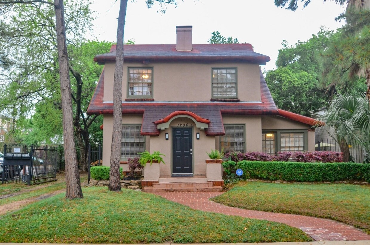 Primary Photo - 1206 Missouri St