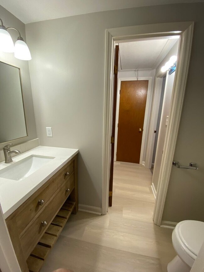 Building Photo - 5208w