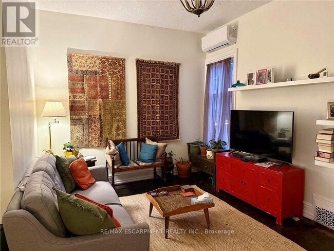 Building Photo - 134 Stinson St