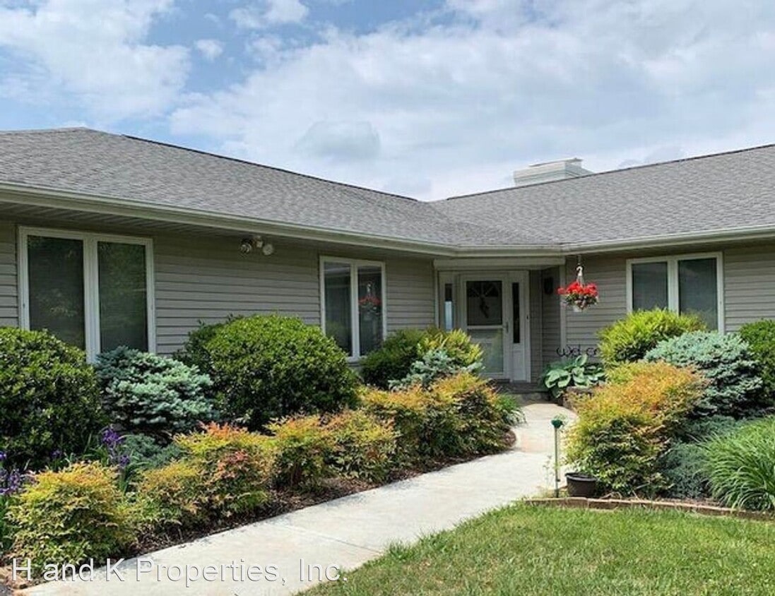 3 br, 2.5 bath House 125 Gray Fox Lane House Rental in Lexington, VA