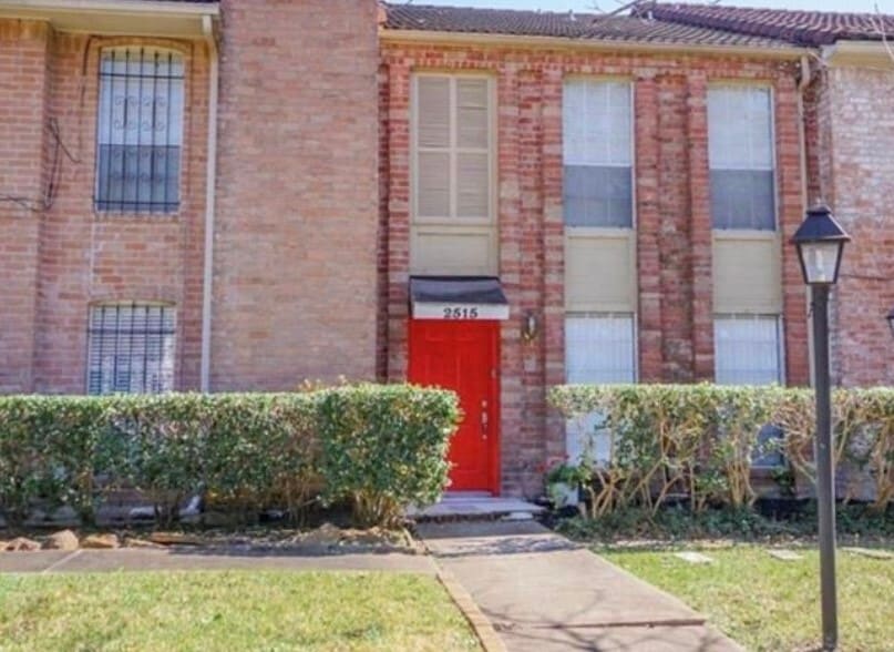 Building Photo - 2515 Oak Hill Dr