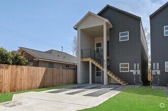 Building Photo - 9730 Tuffly St