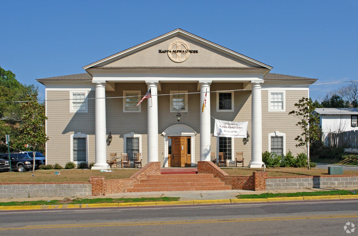 Building Photo - 418-420 W College Ave