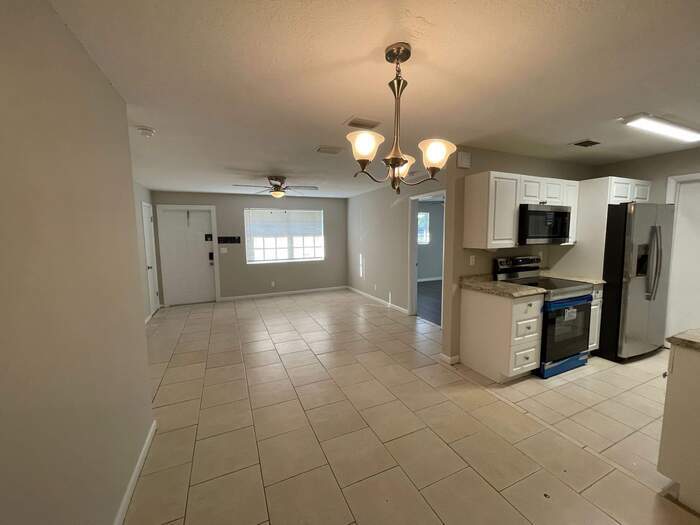 Foto del edificio - NOW AVAILABLE! 3408 Avenue H West, Riviera...