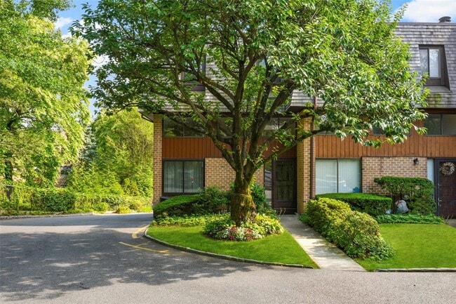 Building Photo - 25 The Hamlet