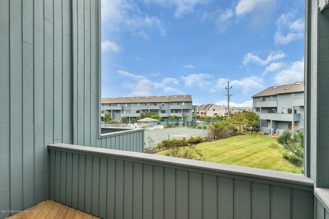 Foto del edificio - 1566 Ocean Ave