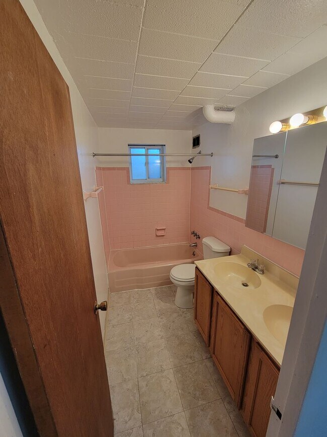Interior Photo - Bellevue Mansions