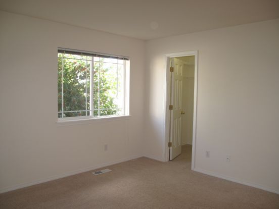 Building Photo - Cozy 2 Bed/2 Bath Townhome AVAILABLE NOW!!