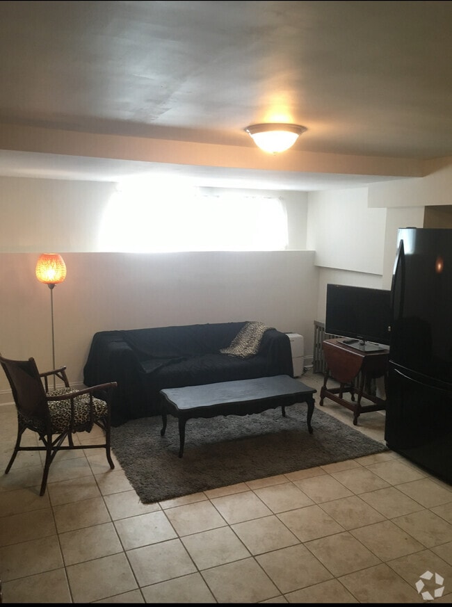 Building Photo - 410 Folcroft St
