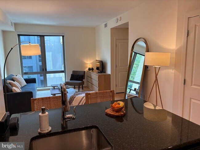 Foto del edificio - 4101 Albemarle St NW