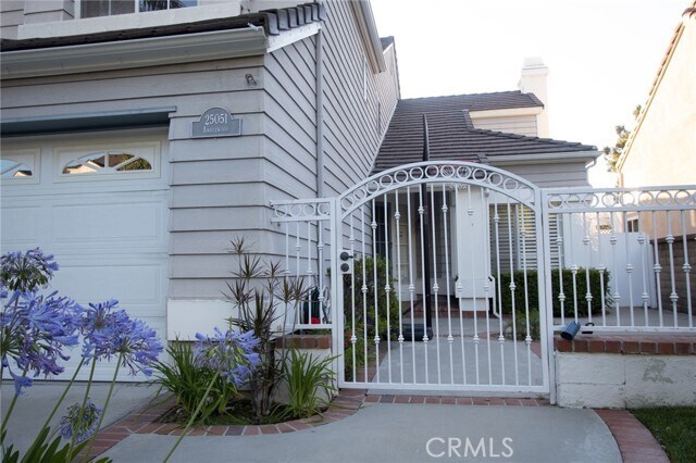 Building Photo - 25051 Amberwood