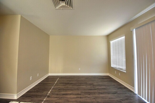 Building Photo - 352 Montcliff Ave