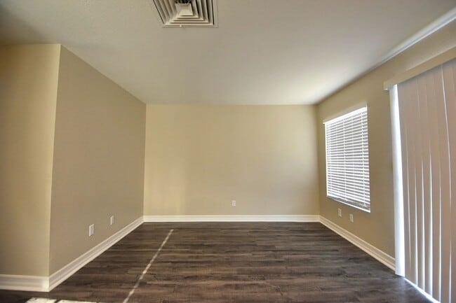Foto del edificio - 352 Montcliff Ave