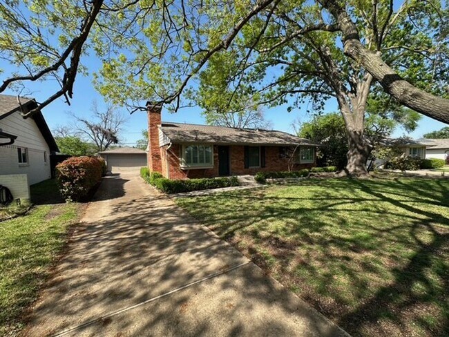 Building Photo - 522 Westwood Dr