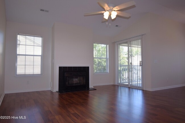 Building Photo - 2940 Mulberry Ln