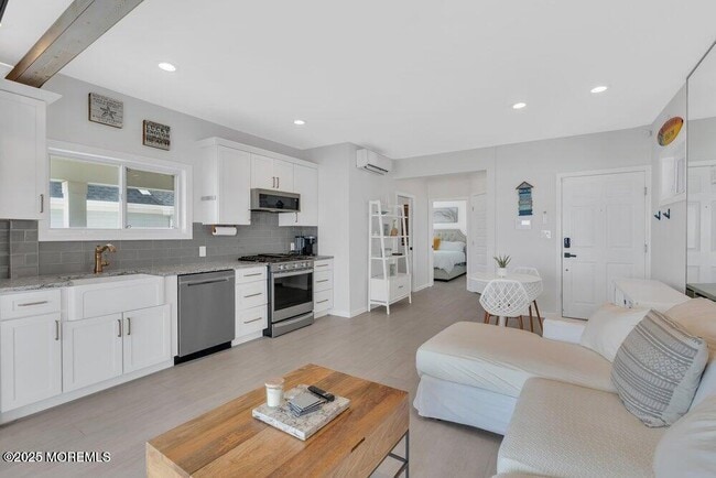 Building Photo - 903 Ocean Ave N