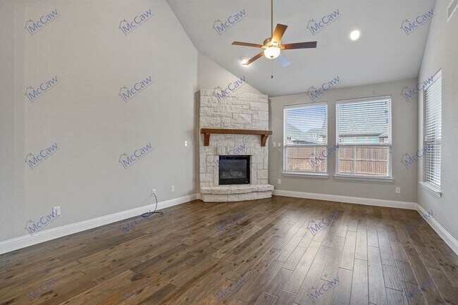 Building Photo - Stunning 4/3 in Aledo!!