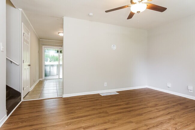 Building Photo - 201 Beechwood Dr