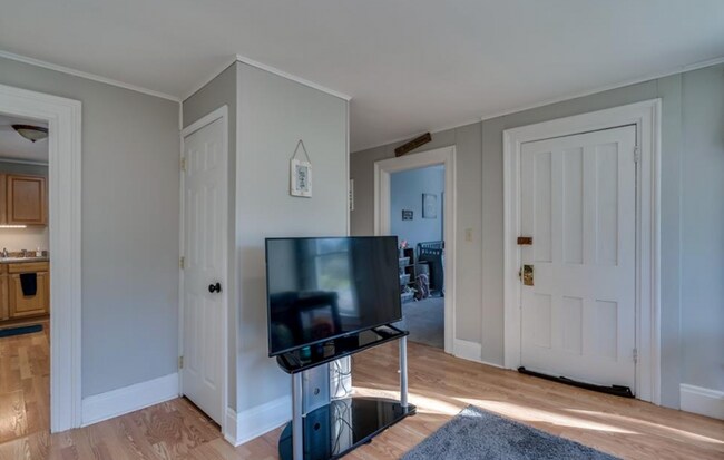 Foto del edificio - 220 Riverside Ave