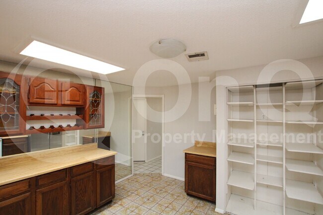 Foto del edificio - 1831 W Decatur St