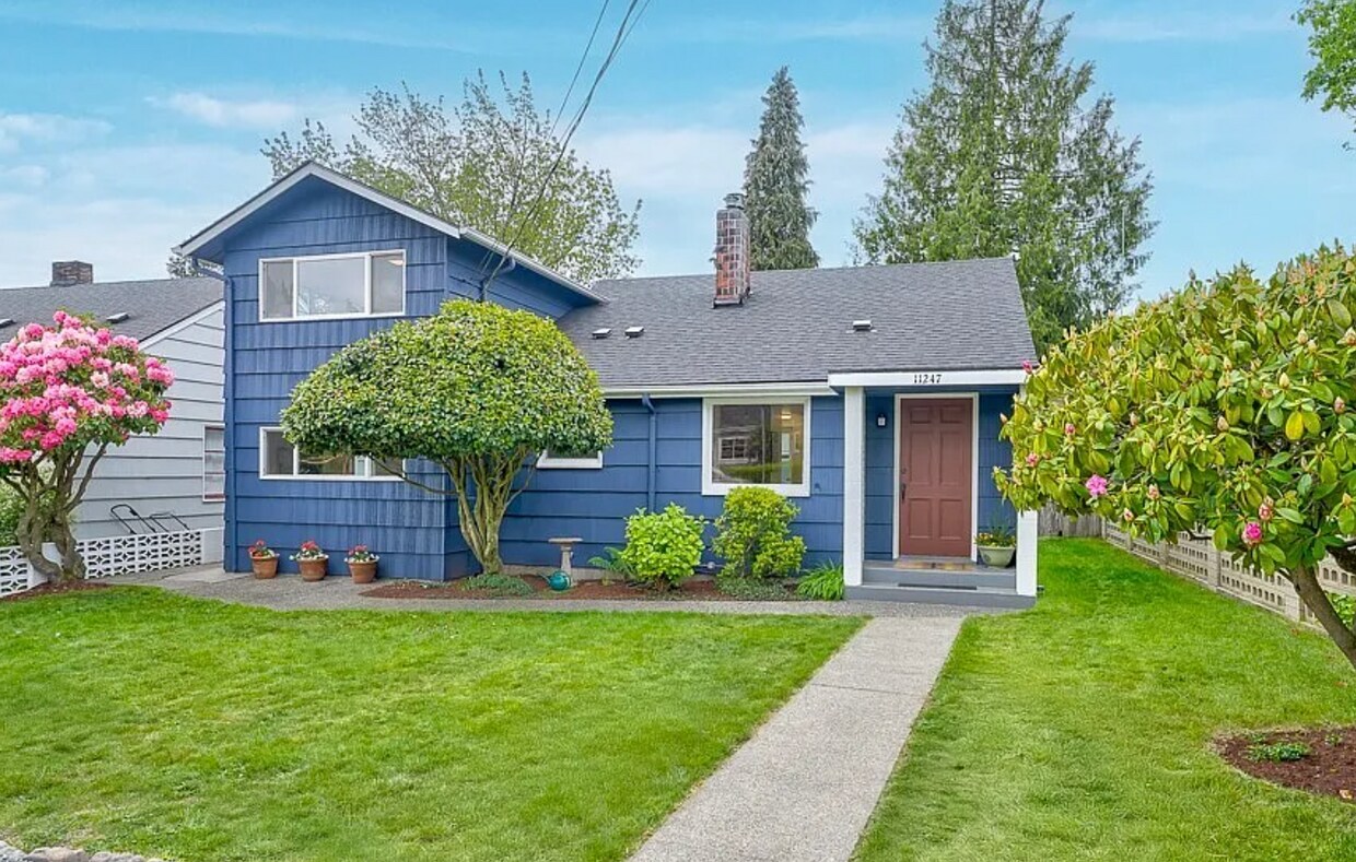Foto principal - 11247 Dayton Ave N