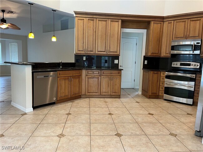 Foto del edificio - 385 Ashbury Way