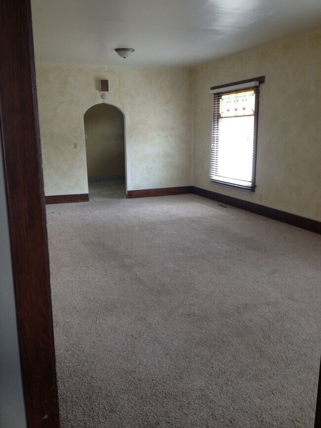 Building Photo - 3 Bed 1 Bath