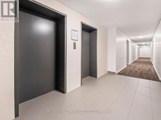 Building Photo - 10 Garfella Dr