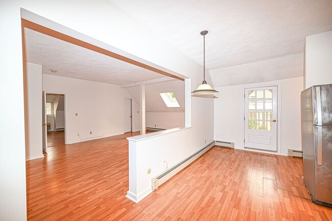 Building Photo - 55B N Bay St