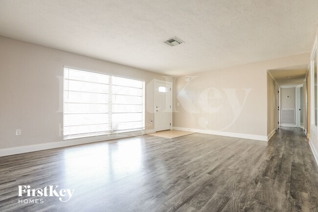 Building Photo - 63 Rotonda Cir