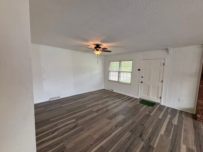 Foto del edificio - 801 Bethpage Rd
