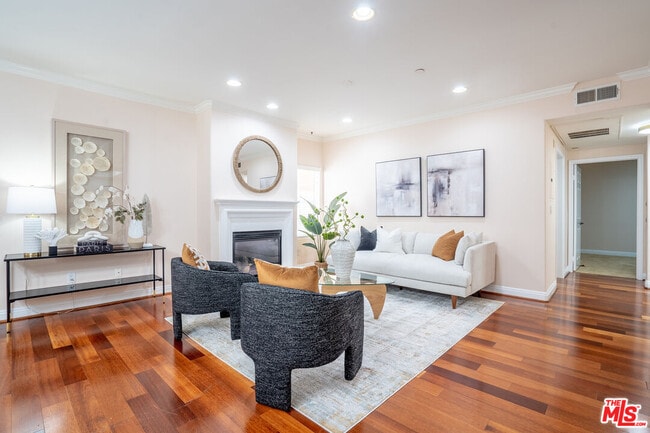 Building Photo - 616 S Wilton Pl