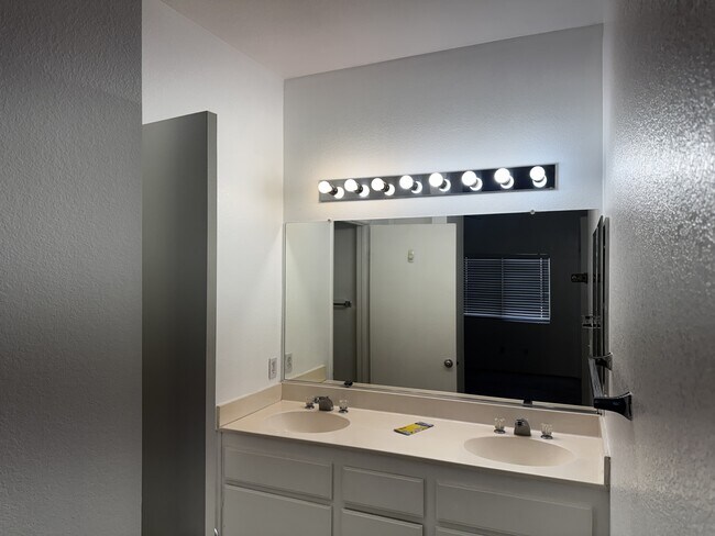 Foto del edificio - 14724 Rockrose St