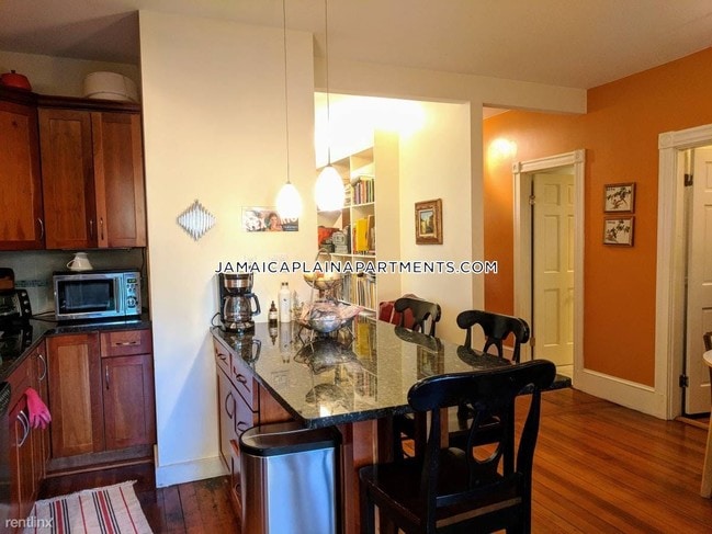 Building Photo - 2 br, 2 bath  - 162 Wachusett St