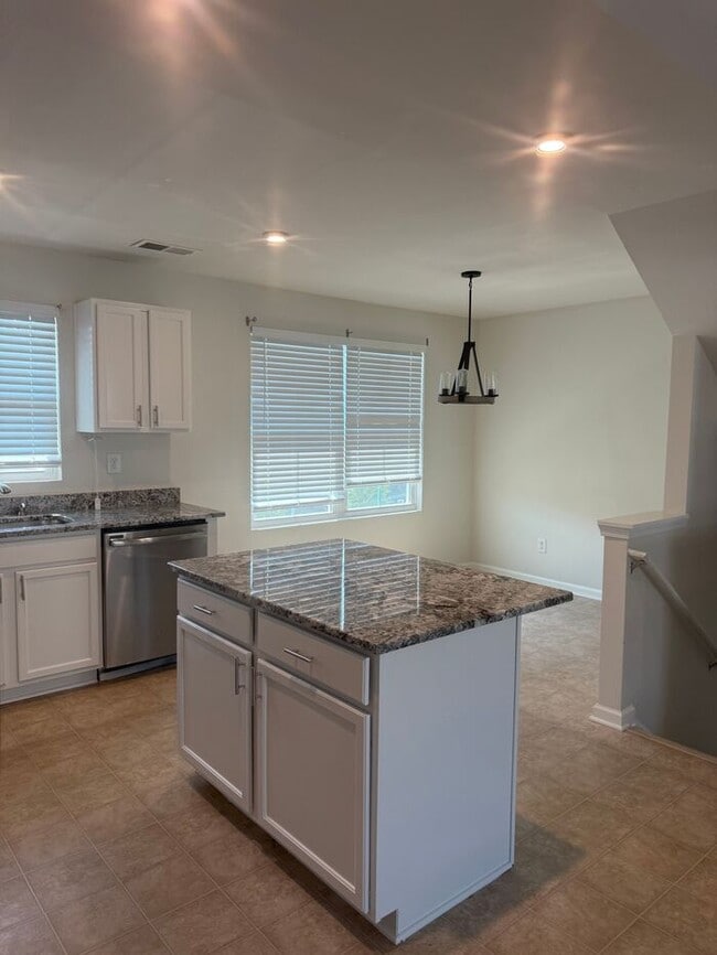 Foto del edificio - Newly Renovated 3BR Home in Prime Fort Mil...