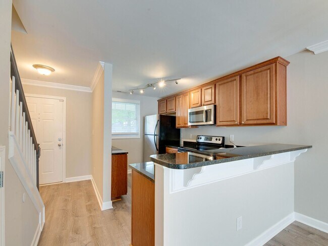 Foto del edificio - Stunning and completely updated townhome s...