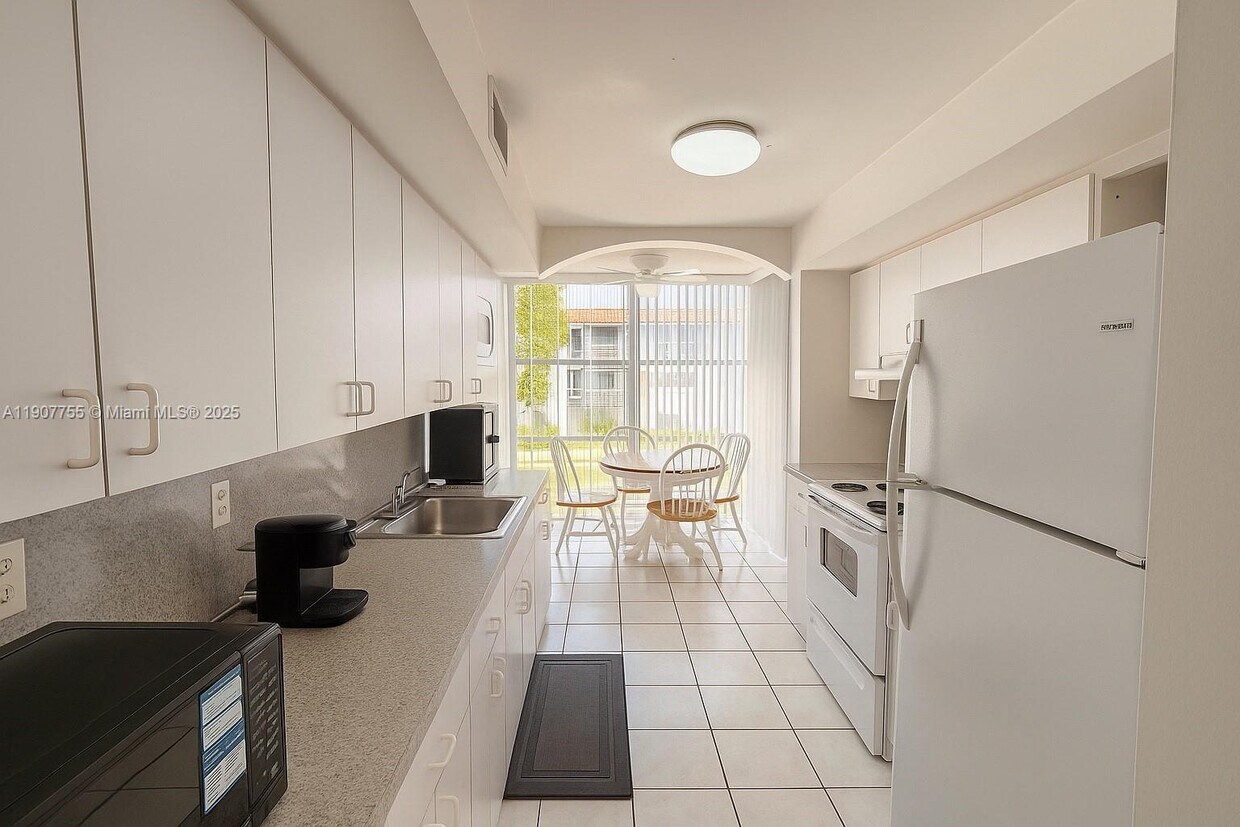 Foto principal - 200 172nd St