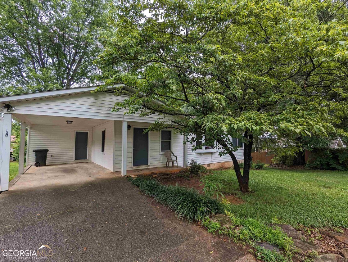 Primary Photo - 130 Golddust Ave