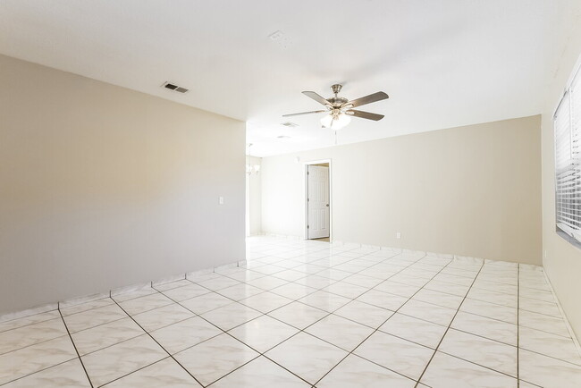 Building Photo - 1410 Orchid Ln