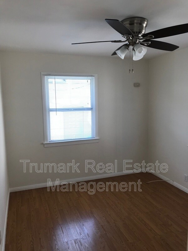 Foto del edificio - 929 E Lexington Dr