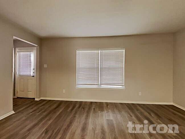 Foto del edificio - 7007 Capeshaw