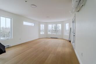 Building Photo - 975 Brookside Dr