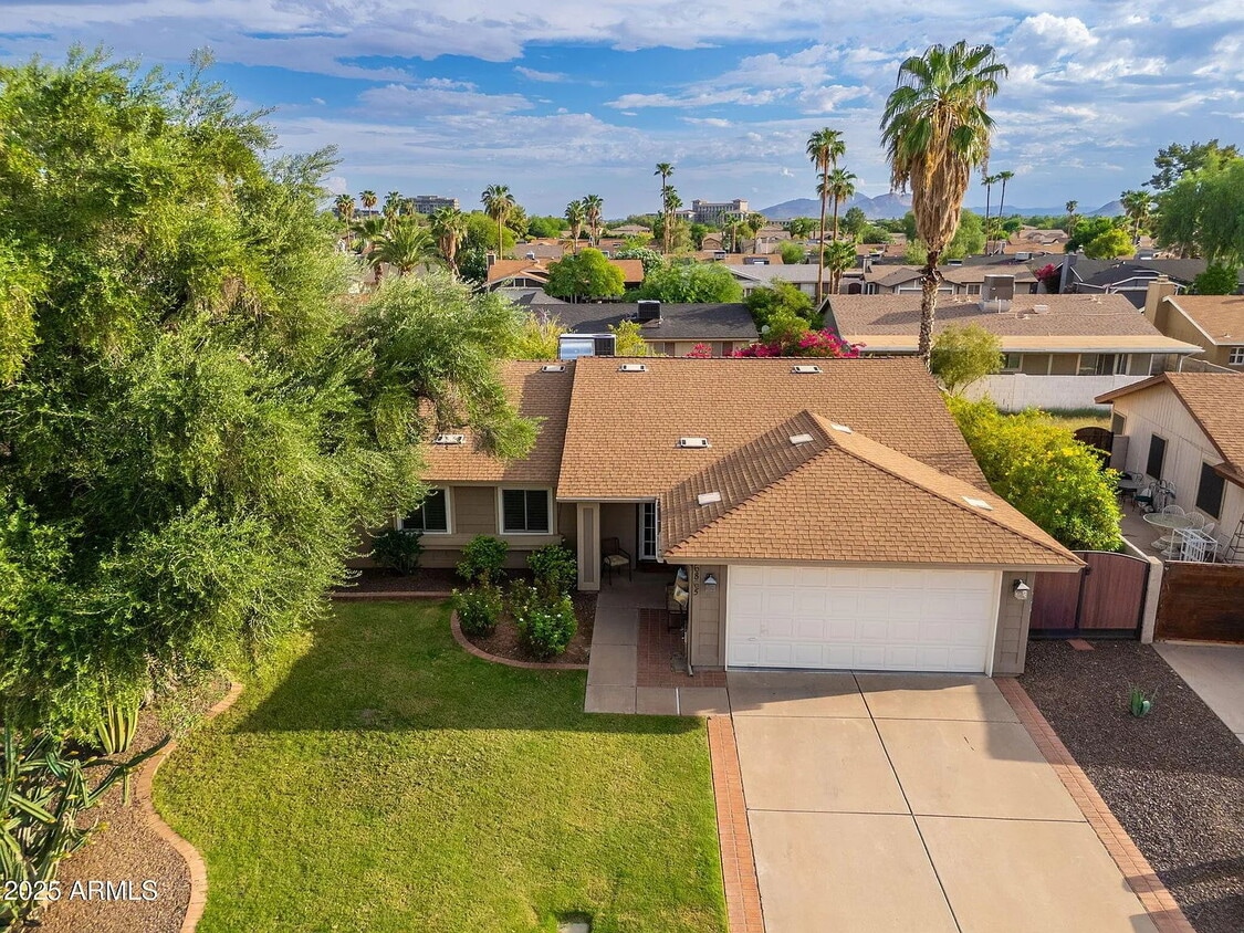 Foto principal - 4BR Home in 85254!