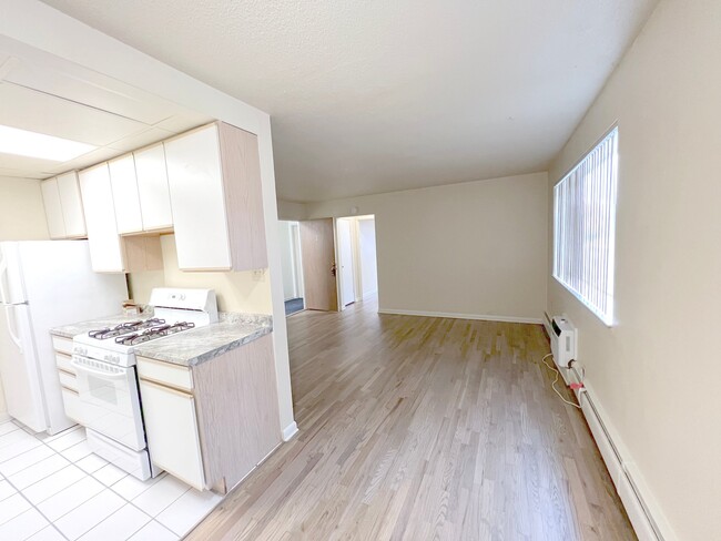 Photo - 801 N Dahlia St (Denver, CO) Apartment