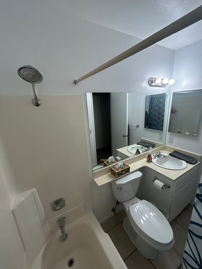 Foto del edificio - 4071 Johnson Dr