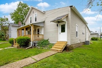 Building Photo - 217 Hall St
