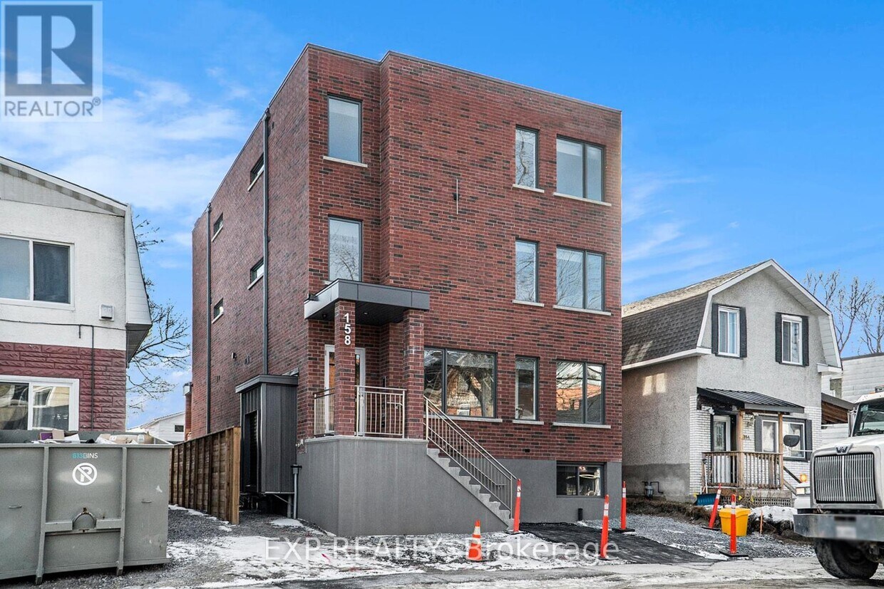 Photo principale - 158 Laval St